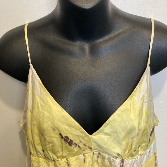 BCBGMaxAzria silk low cut top - Picture 5 of 7